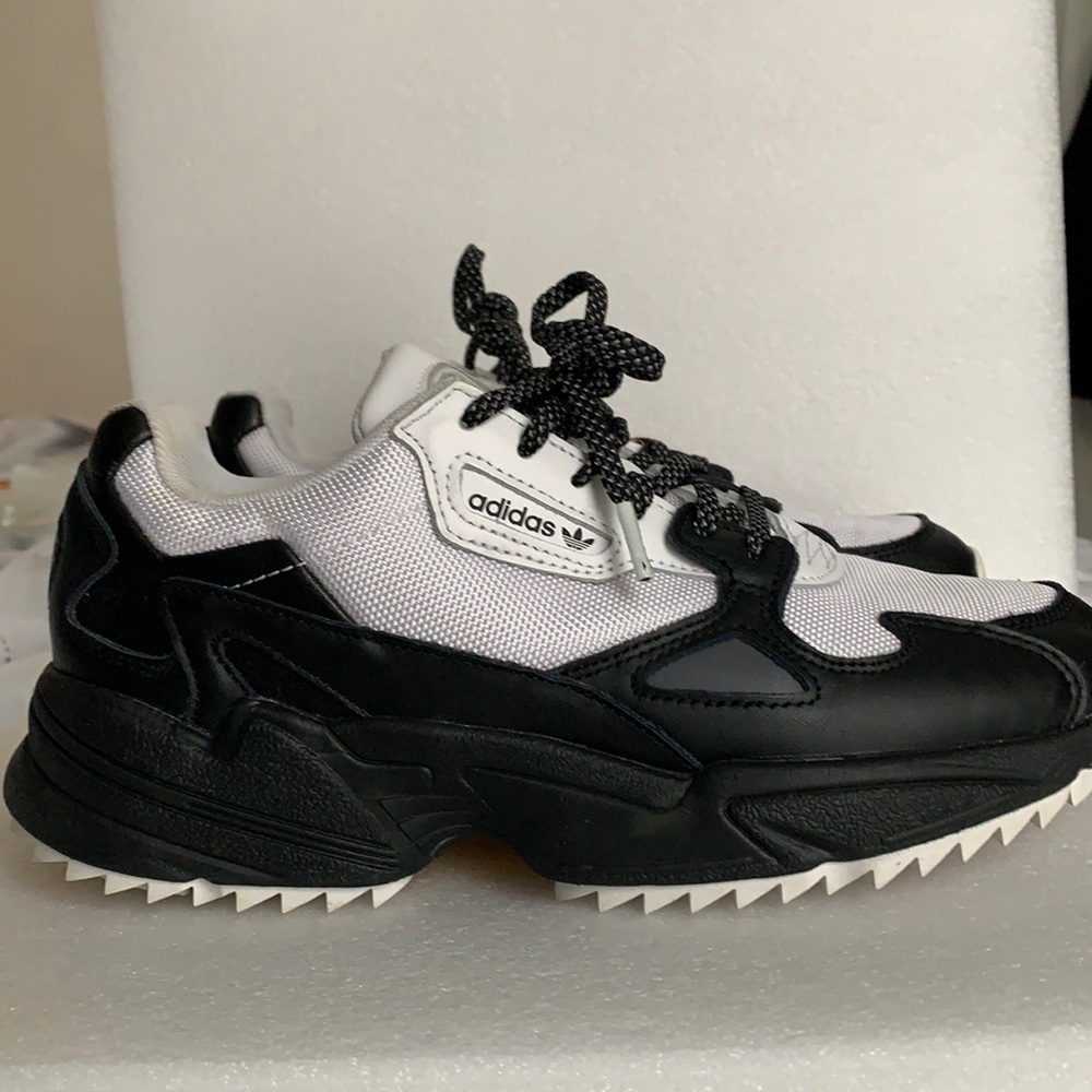 Black & White Adidas Torsion Chunky sneaker